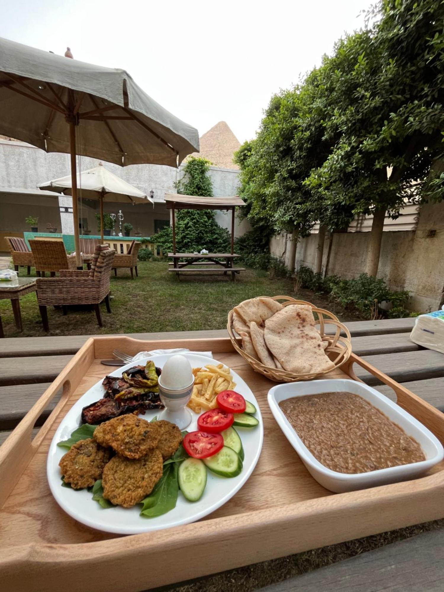 The Grand Pyramids View Hotel Kafret el-Gabal Kültér fotó