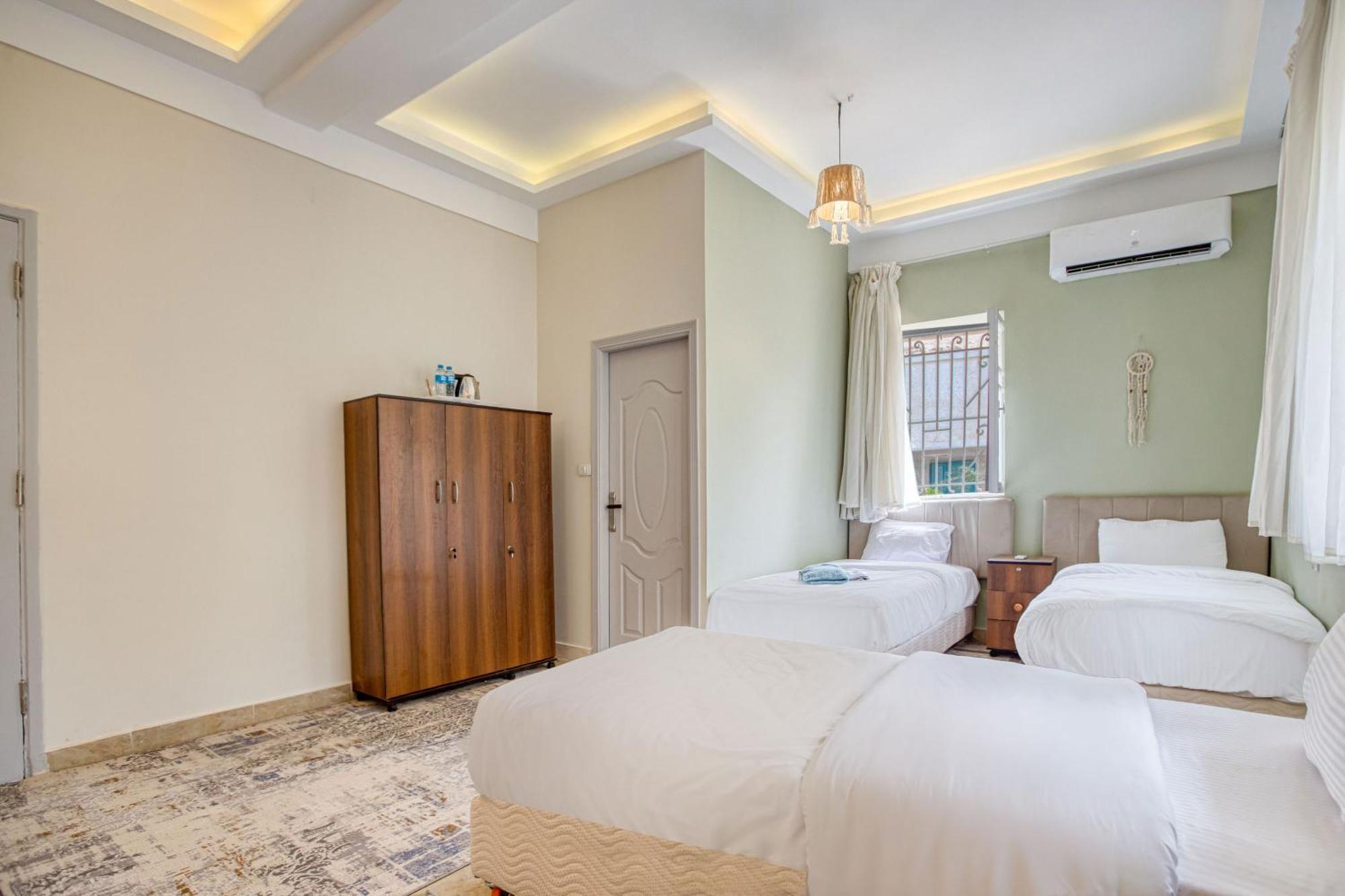 The Grand Pyramids View Hotel Kafret el-Gabal Szoba fotó