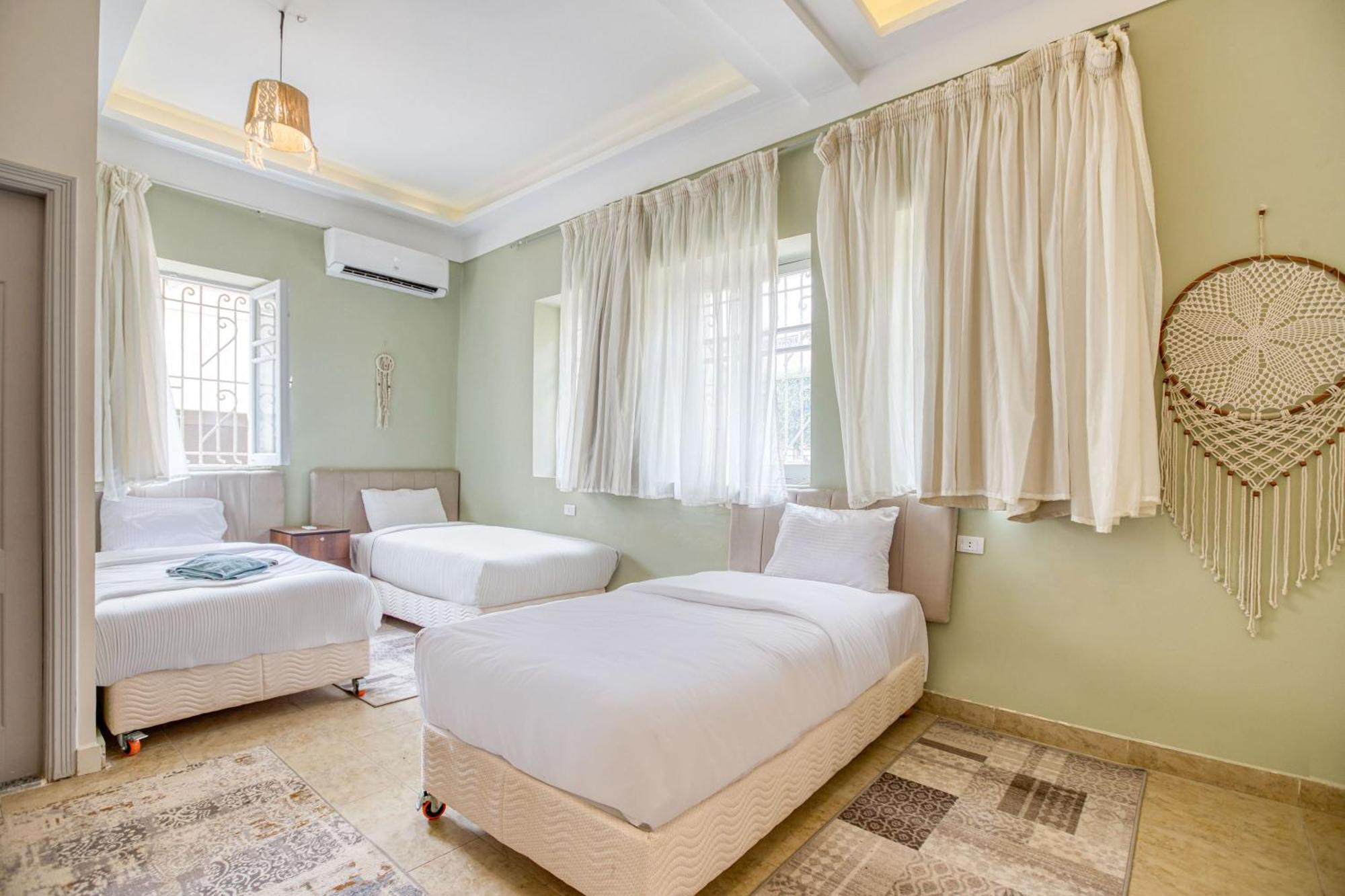 The Grand Pyramids View Hotel Kafret el-Gabal Szoba fotó