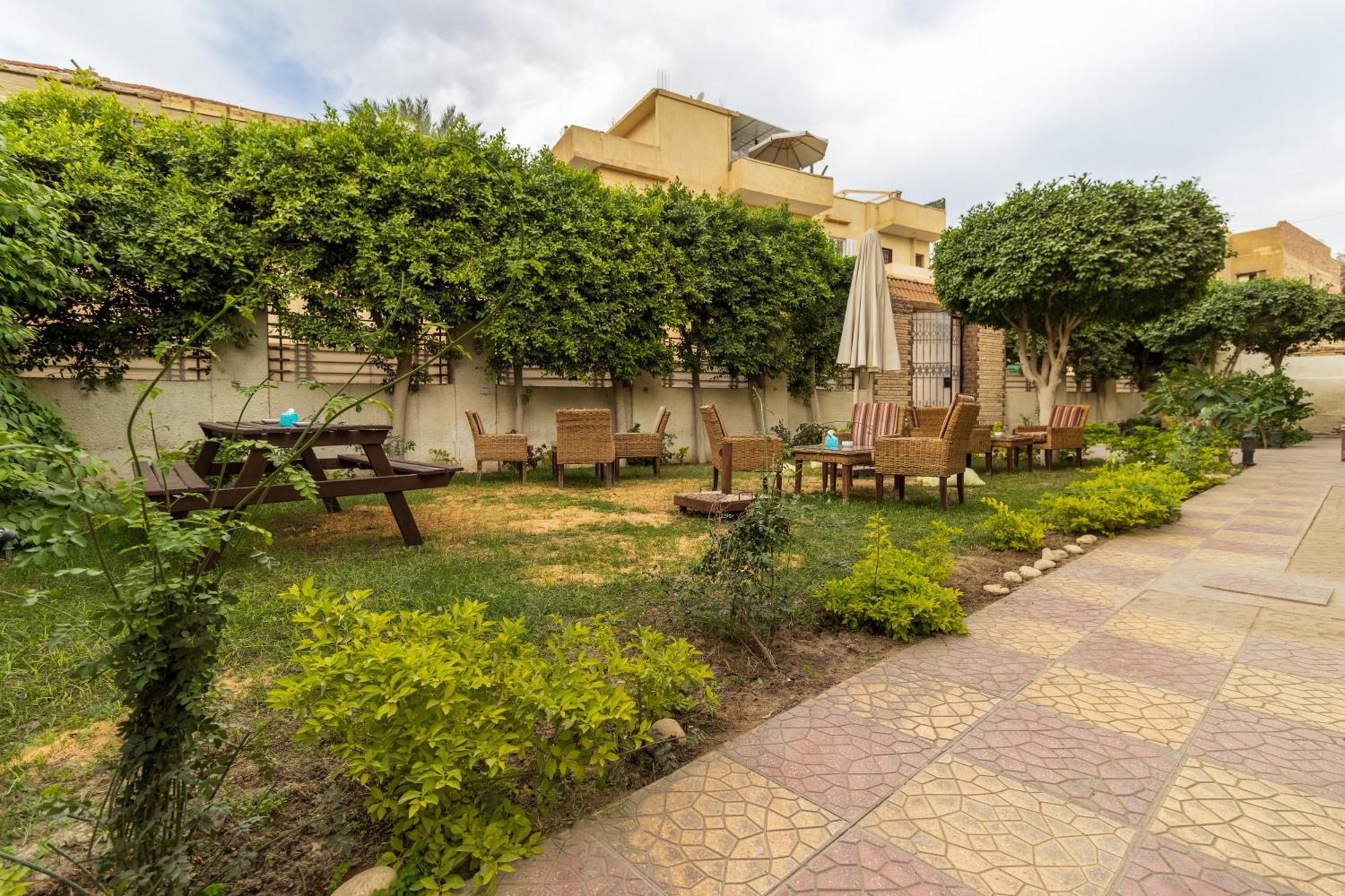 The Grand Pyramids View Hotel Kafret el-Gabal Kültér fotó